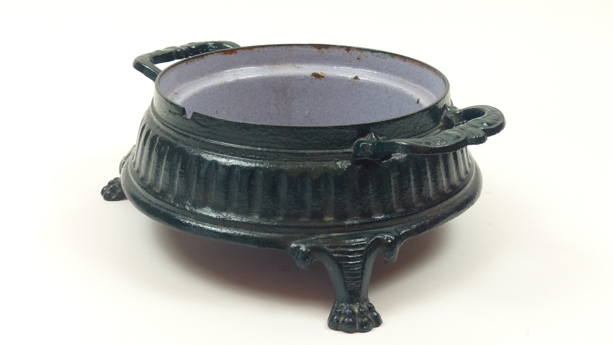 Spottkopp i gjutjärn, museet Forsviks bruks samlingar. 
Identifiktationsnummer: 19M16-001510
Information och bild hämtad från digitaltmuseum.se