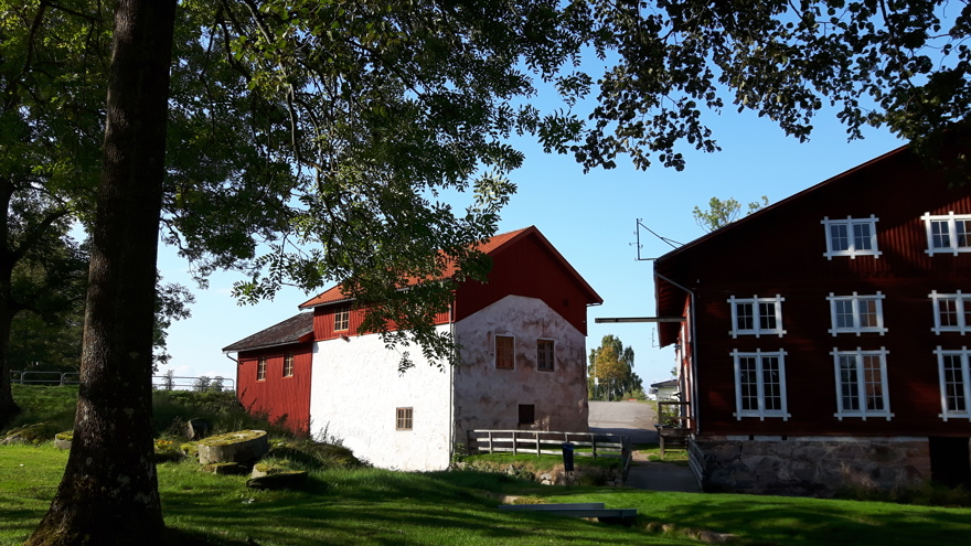 Foto av kvarnen och träsliperiet i Forsvik.