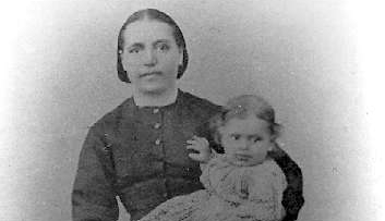 Forsvik, Augusta Bäckman med dottern Regina ca 1880. Identifikationsnummer KBGF.052710, Karlsborgs Fästningsmuseum.